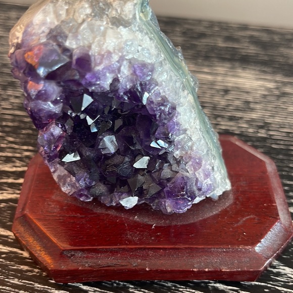 Amethyst stone on Wooden Base. Beautiful and peaceful - Picture 2 of 6